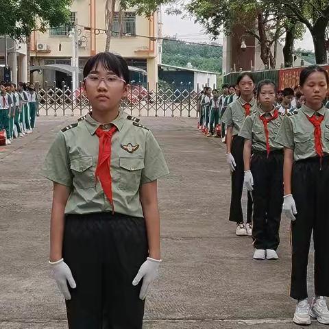 龙江中心学校第12周“文明礼仪，从我先行”国旗下演讲活动简讯
