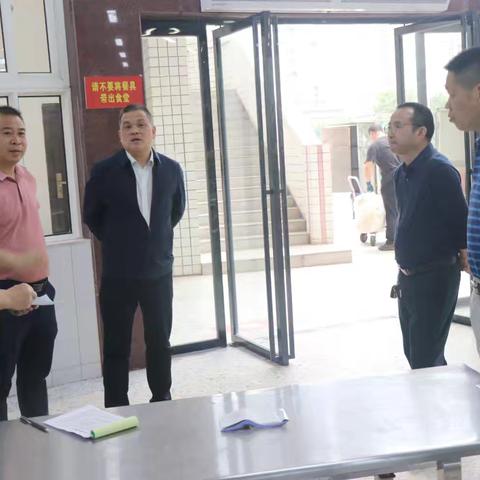 娄底四中食堂校长现场办公会