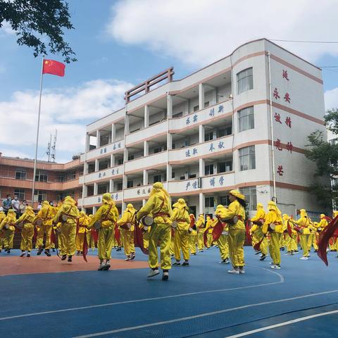 禄丰市勤丰镇小学中秋、国庆小长假告家长书