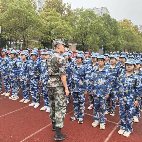 接受军训，接受考验，学军人风采，强自身素质！南通市通州区金郊中学2023级军事化课程七（10）班