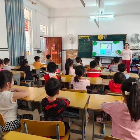 平南县大安镇中心幼儿园大五班幼小衔接活动：有趣的田字格