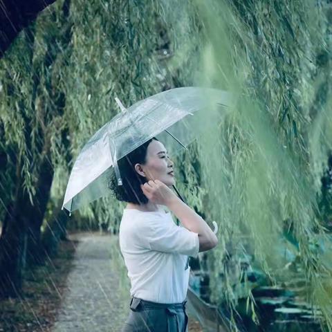 下雨天可以佩戴助听器吗？