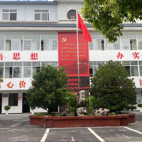 同升国旗     同唱国歌