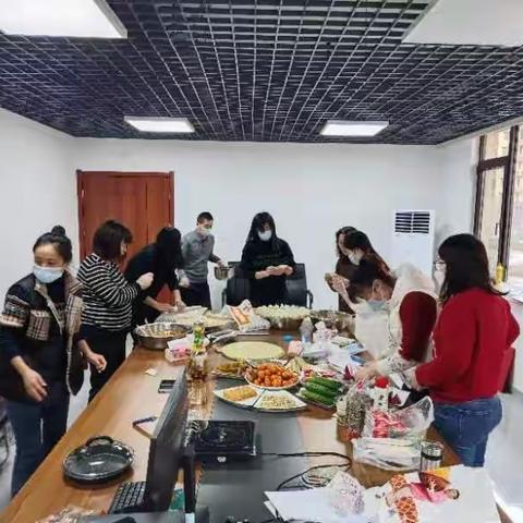 兴隆街道兴盛社区开展“迎新年 包饺子 送温暖”活动