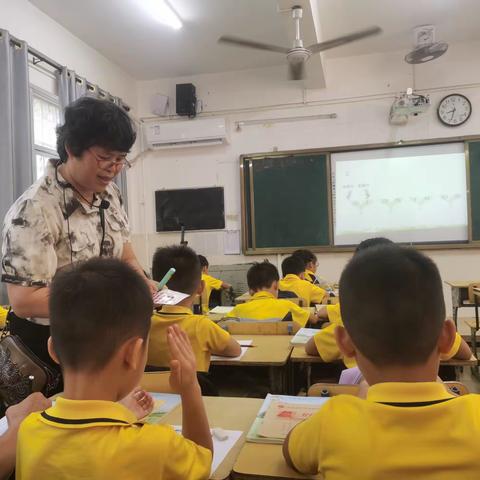 “聚焦课堂教学，以教研促成长”---海口琼崖纵队红军小学开放月教研活动