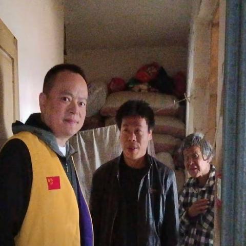 道里区工农街道新城社区对困难残疾人进行志愿服务活动