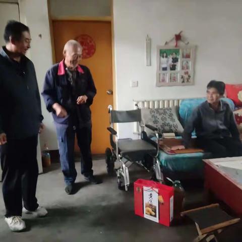 迎中秋寨南村驻村第一书记携爱心企业开展中秋节走访慰问困难群众活动
