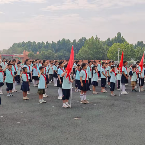 星星火炬代代传  队旗飘飘心向党——许昌市瑞昌路小学少先队入队仪式