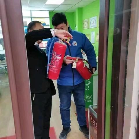 【佛山慧治】棋盘街社区开展“九小场所”安全隐患检查