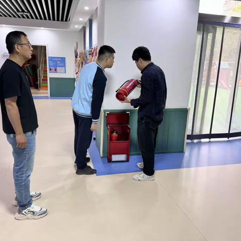 护航成长不容辞丨底张街道开展节前校园安全检查