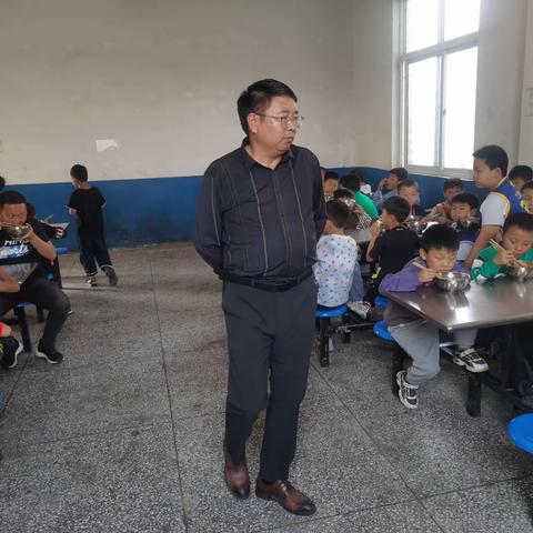 蚁蜂镇中心小学食堂助力学生健康成长