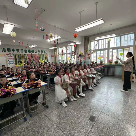 携手耕耘成长路，共绘班级璀璨章