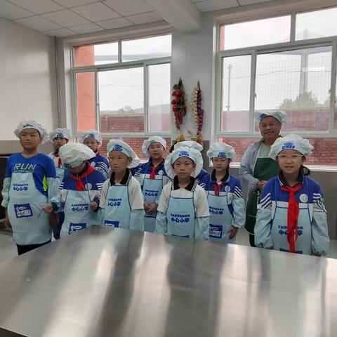 学烹饪，品美食                王家河街道办事处中心小学社团活动掠影