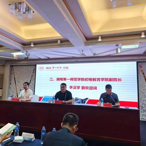 千秋邈矣独留我      百战归来再读书