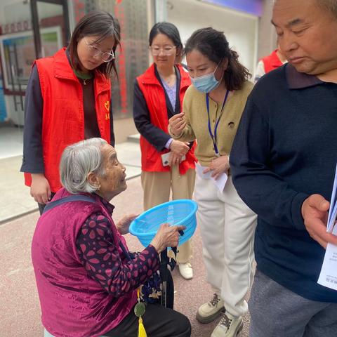 专项义诊服务群众，社区关爱在行动