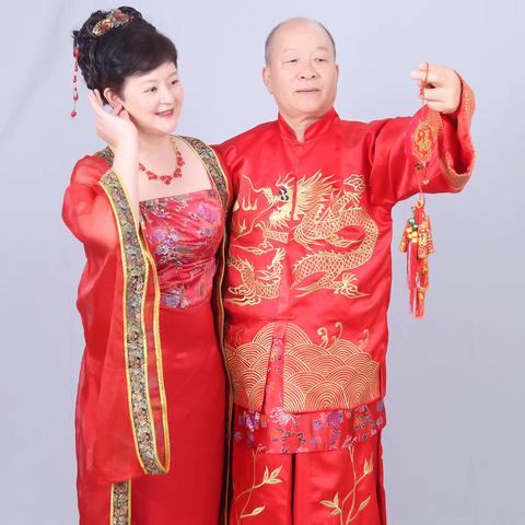 “相伴世纪 守望幸福”公益婚纱摄影进社区