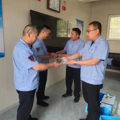 端午安康，一路"粽"享｜公交五公司为职工送祝福