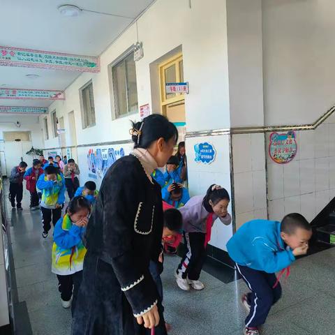 三堡寄宿制小学开展防火应急疏散演练活动