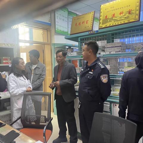 “禁毒大队来囊谦县人民医院开展精、麻药品安全隐患检查”