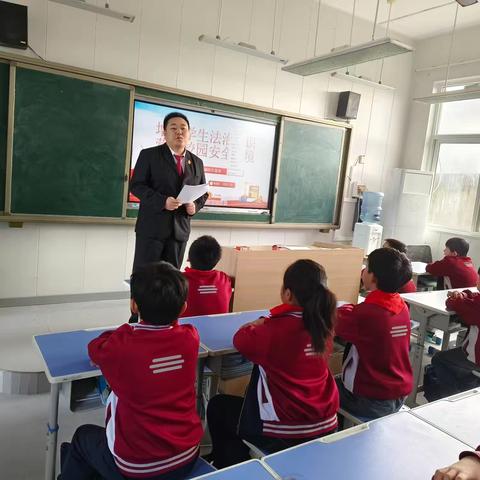 法治护航成长，安全伴随校园