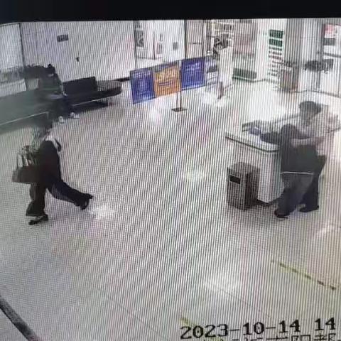 暖心！客户晕倒勇担当，细微之处显真情