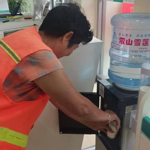 农业银行：为环卫工人提供免费休息与饮水场所
