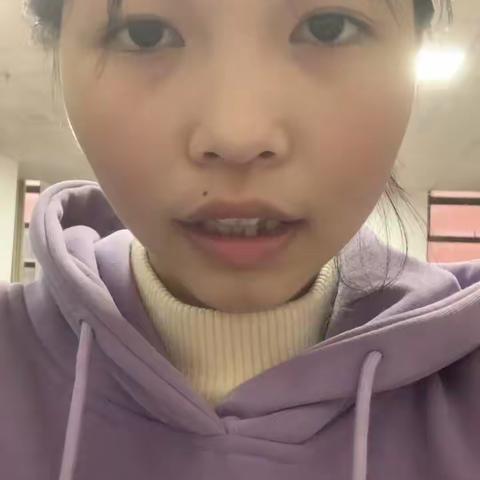 即兴演讲 关键词：电脑 茶几 蛋糕 太阳