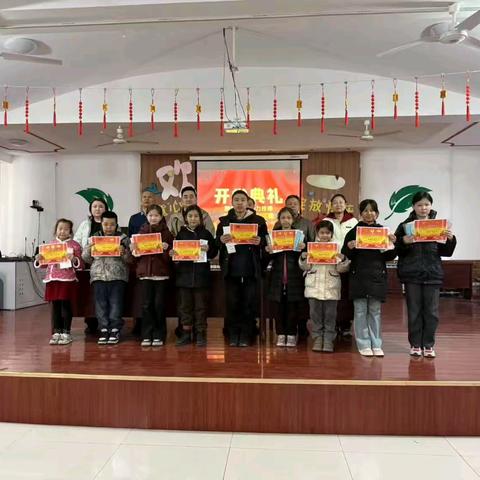 沙湾市大泉乡中心学校开展“梦想起航，奋力拼搏”开学典礼