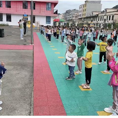 宏华幼儿园     中一班       九月份小瞬间