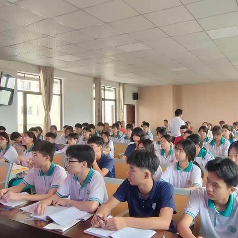 课堂展风采，教研促成长——南吕中学2024年秋季学期青蓝工程“一帮一”教研活动