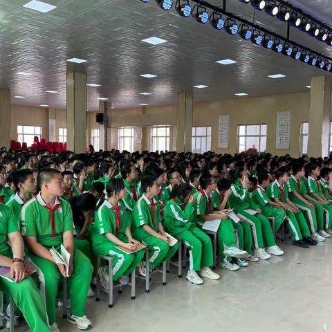 杜绝校园欺凌，法律护航成长——平顺中学开展预防校园欺凌法治专题讲座