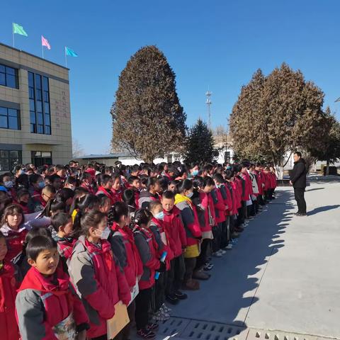 “临震不慌，安全相伴”——马栏镇九年制寄宿学校开展地震疏散演练活动