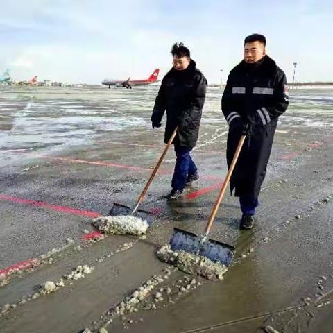 浴“雪”奋战，尽显消防铁军作风。