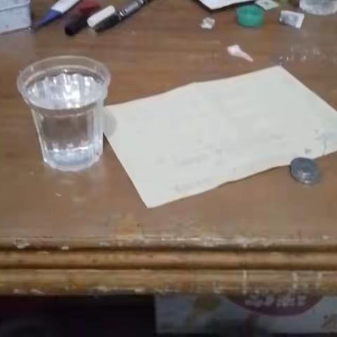 大家好，我是实验小学一（7）班   游嘉宇，今天做的实验是 ：《不会掉落的硬币》。