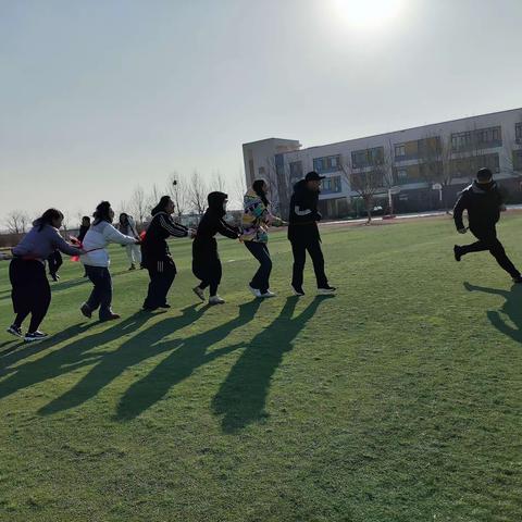 “欢乐三月八日，共庆劳动妇女节”姜庄小学趣味游戏嘉年华