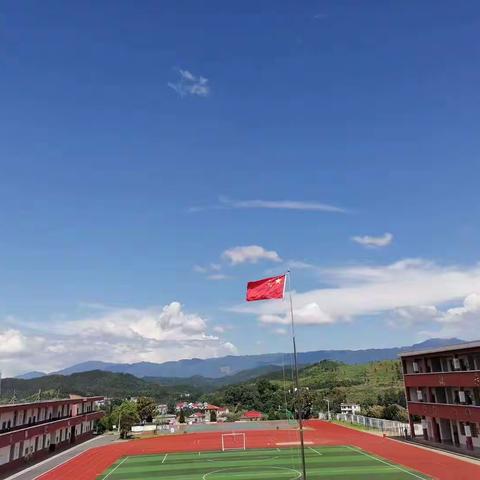 南岭中学关于学生暑假托管服务致家长的公开信