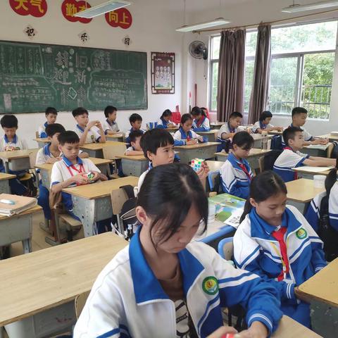 七坊镇中心学校魔方兴趣班四月份课后服务活动简讯