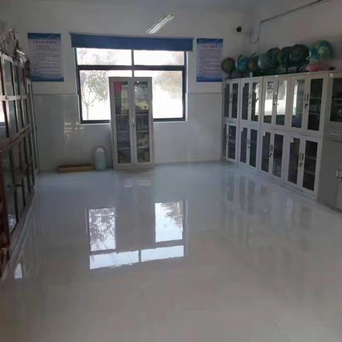 细心排查 防患未然—任庄小学开展科学实验室安全隐患排查