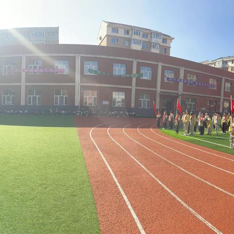 飞扬吧，红领巾！ --东四小学“中国少年先锋队建队日”活动