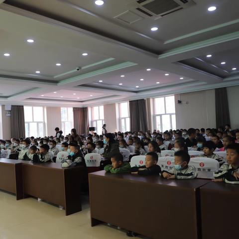 做自己的守护天使 --东四小学预防不法侵害法治课堂