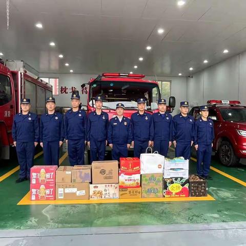 “双节”前能源金贸大队对西咸大道小型站进行慰问活动