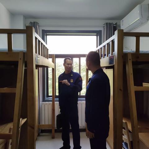 能源金贸区大队大队长深入西咸大道小型站开展谈心谈话工作