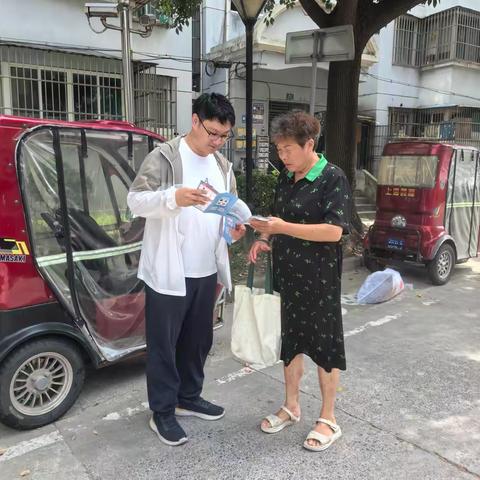 “入户宣传垃圾分类，共建绿色美好社区”——忠烈居委会开展垃圾分类宣传