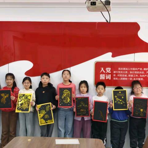 甸佑朝夕｜甸柳新村街道开展“板上生花绘童趣”青少年刮板画创意体验活动