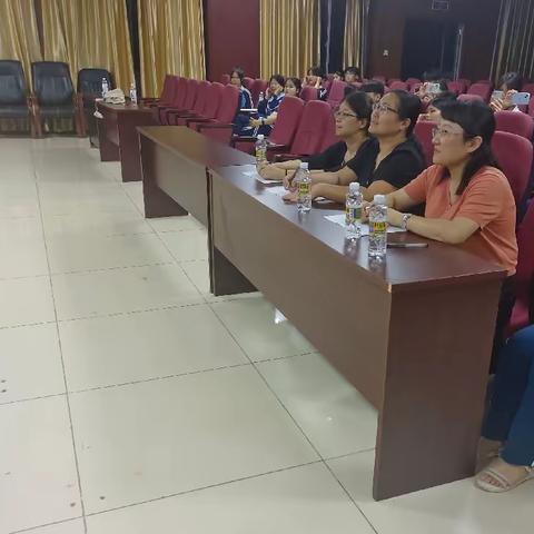 环保系组织举办“校园十大歌手”海选活动