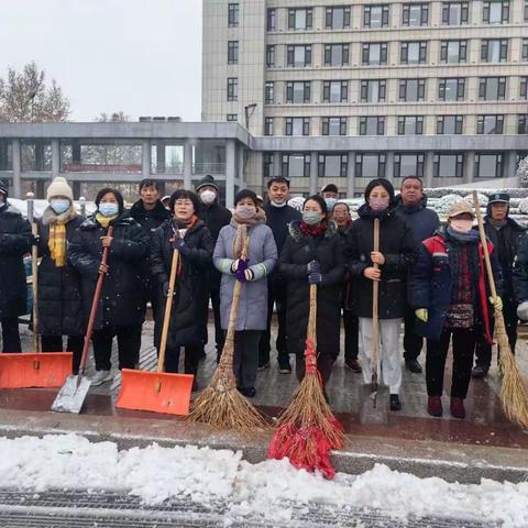 闻“雪”而动：城市公用事业发展中心积极开展清雪除冰行动