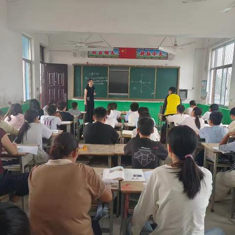 六年级数学教研活动：深耕课堂，共促成长