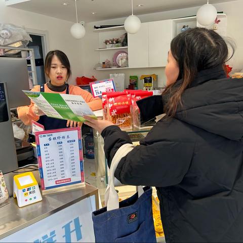 方村镇众美城社区开展人才绿卡宣传活动