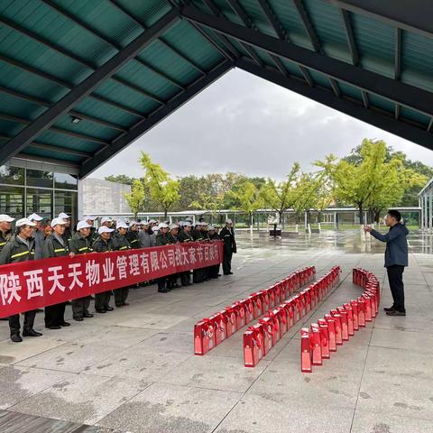 关爱保洁员   情暖中秋节