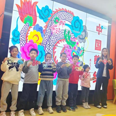 南长街道经八条社区开展“冬趣剪纸”志愿服务活动